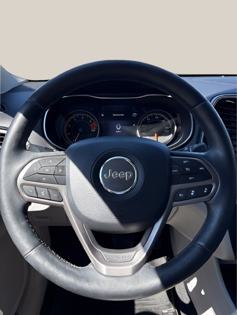 Used 2019 Jeep Cherokee Limited w/ Technology Group FWD image 23