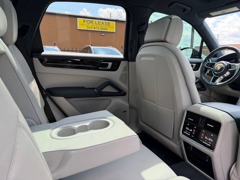 Used 2021 Porsche Cayenne AWD/4WD image 25