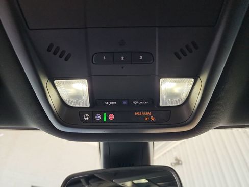 Used 2022 Buick Enclave Essence w/ Sport Touring Edition FWD image 34