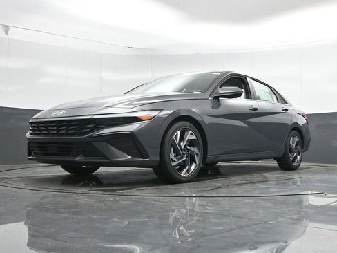 Certified 2025 Hyundai Elantra Limited FWD image 51