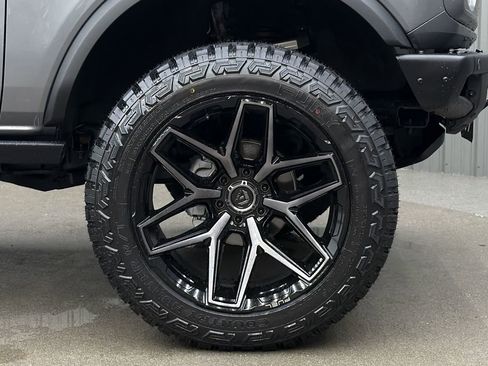 Used 2024 Ford Bronco Badlands image 9