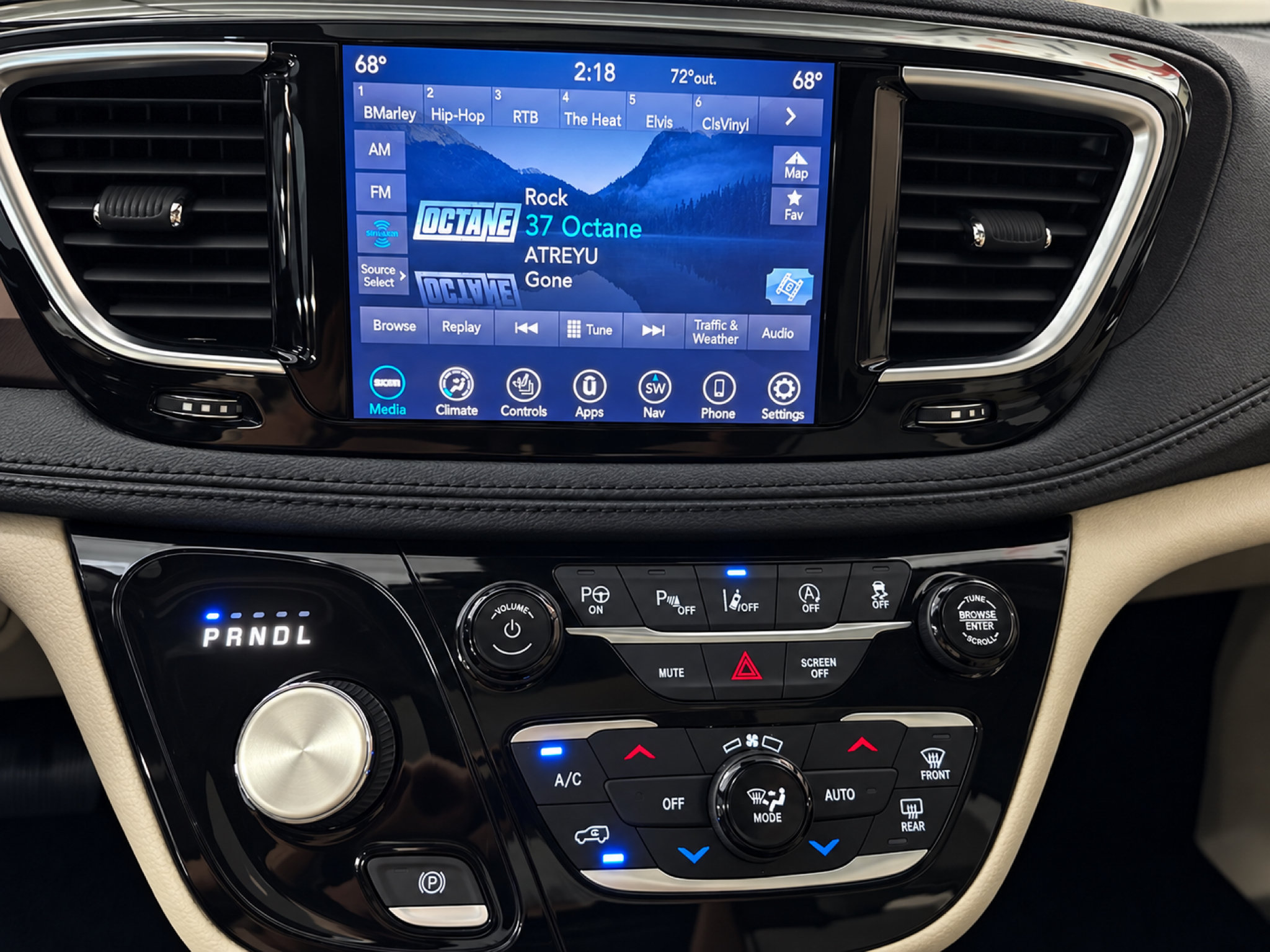 Used 2019 Chrysler Pacifica Limited w/ Tire & Wheel Group FWD image 29