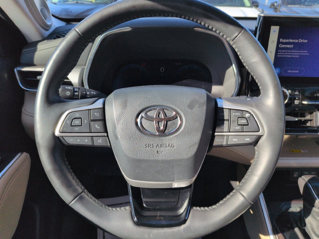 Used 2024 Toyota Highlander Platinum AWD/4WD image 14