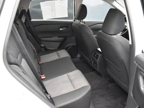 Used 2025 Nissan Rogue SV image 17