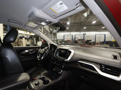 Certified 2024 GMC Terrain SLT w/ Infotainment Package II AWD/4WD image 27
