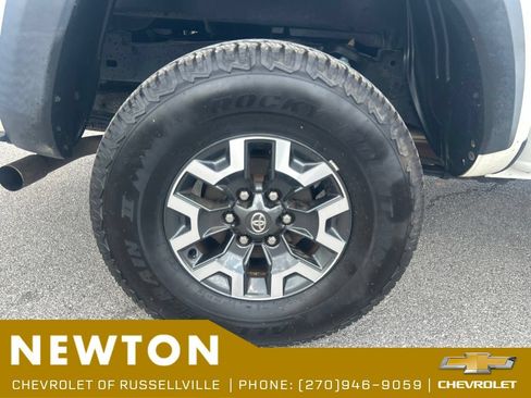 Used 2016 Toyota Tacoma TRD Off-Road w/ Towing Package AWD/4WD image 42