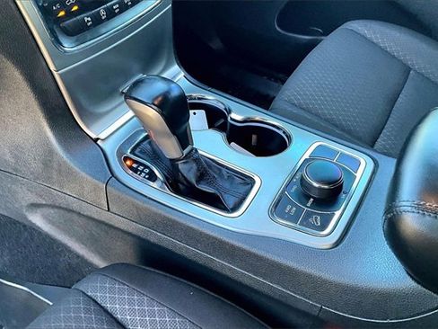 Used 2020 Jeep Grand Cherokee Laredo image 19