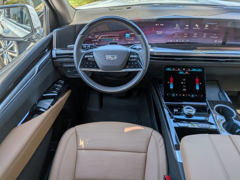 New 2026 Cadillac Escalade ESV Luxury image 15