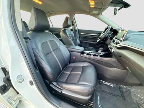 Used 2025 Nissan Altima 2.5 SR AWD/4WD image 14