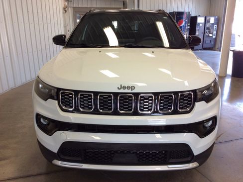 Used 2024 Jeep Compass Limited image 8