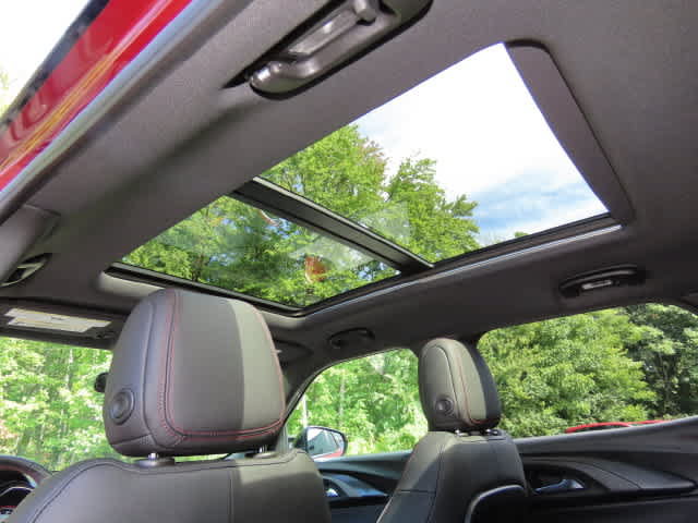 Used 2022 Chevrolet TrailBlazer RS w/ Sun and Liftgate Package FWD image 16