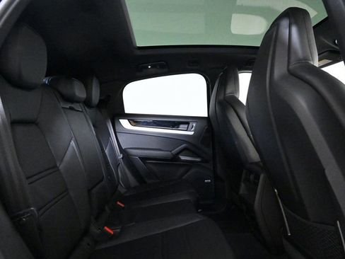 Certified 2024 Porsche Cayenne S image 19