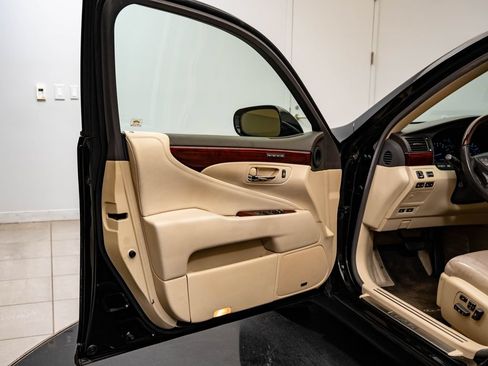 Used 2011 Lexus LS 460 AWD w/ Luxury Value Edition image 28
