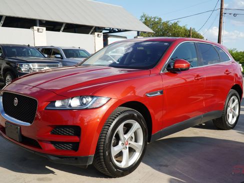 Used 2019 Jaguar F-PACE Premium image 3