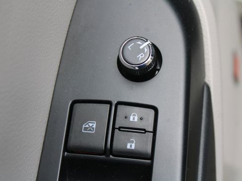 Used 2019 Toyota Highlander Limited Platinum FWD image 21