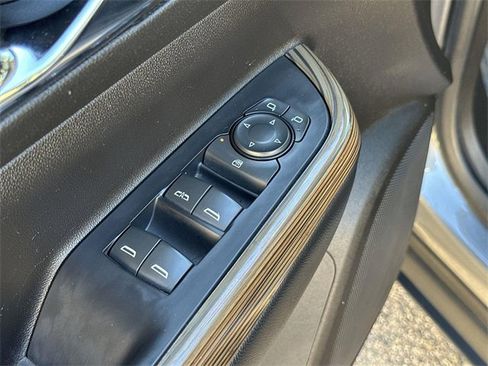 Used 2022 GMC Acadia SLE w/ Elevation Edition image 21