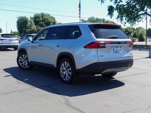 Used 2024 Toyota Grand Highlander AWD image 10