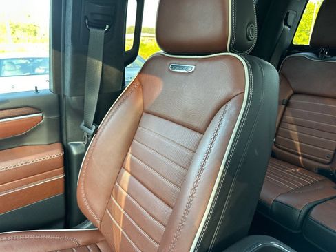 Used 2024 GMC Sierra 3500 Denali Ultimate AWD/4WD image 39