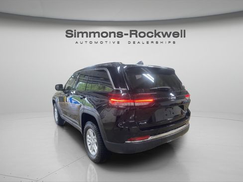 Used 2023 Jeep Grand Cherokee Laredo w/ Luxury Tech Group I AWD/4WD image 3