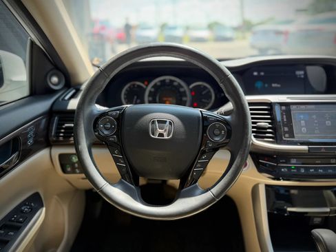Used 2017 Honda Accord EX-L image 11