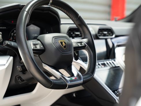 Used 2022 Lamborghini Urus AWD/4WD image 21