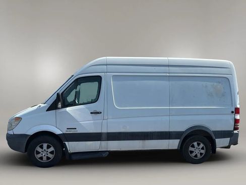 Used 2009 Dodge Sprinter 2500 image 2
