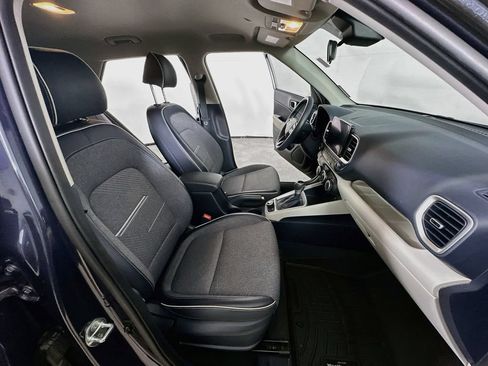 Used 2021 Hyundai Venue FWD image 11
