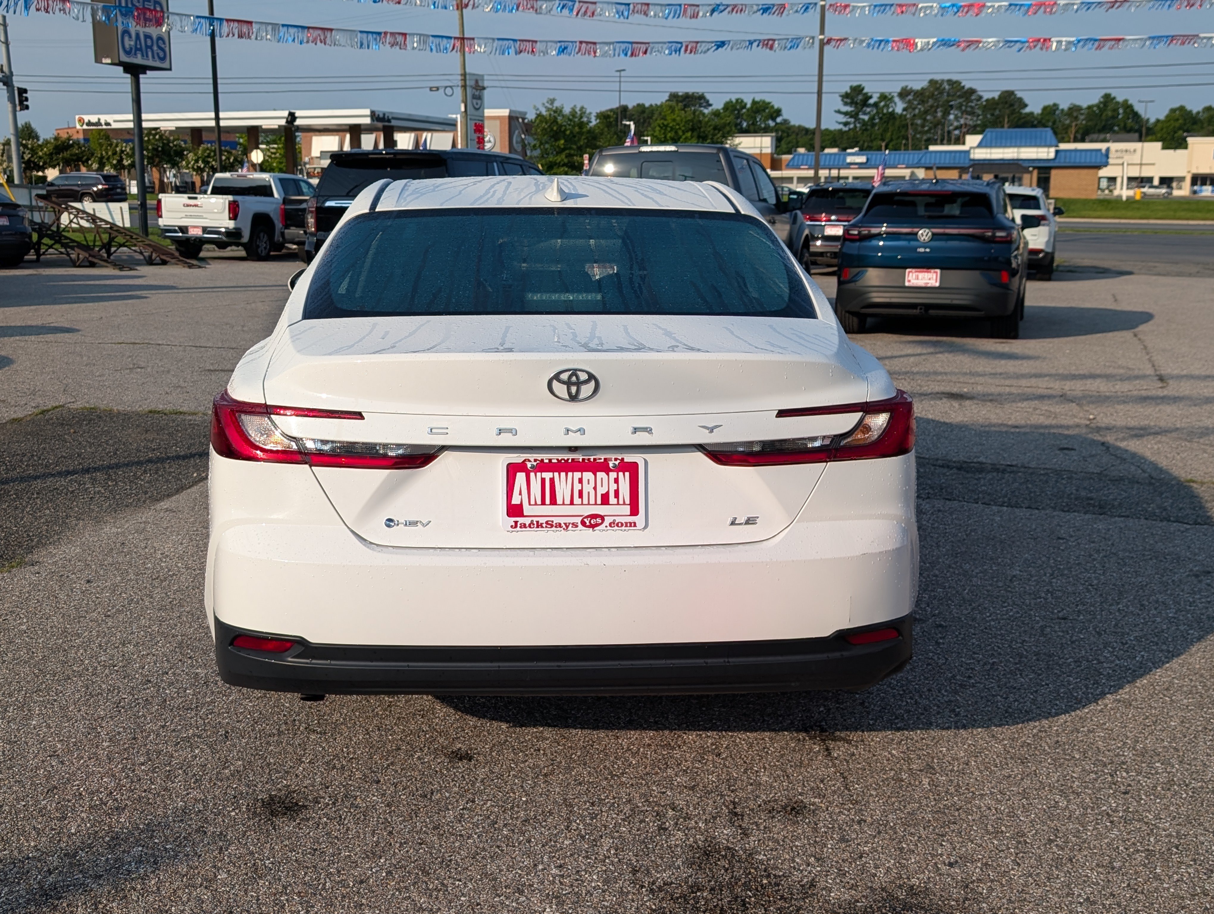 Used 2025 Toyota Camry LE FWD image 4