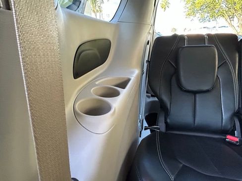 Used 2024 Chrysler Pacifica Touring-L image 34