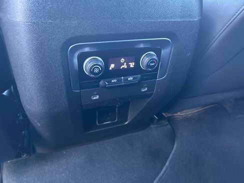 Used 2021 Chevrolet Suburban LS image 17