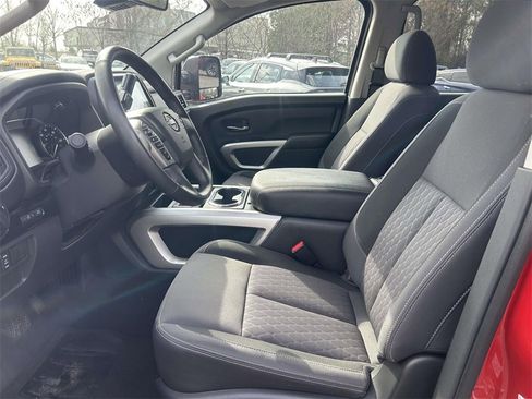 Used 2024 Nissan Titan SV w/ SV Convenience Package image 12