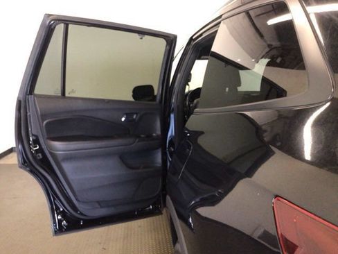 Used 2020 Honda Pilot Black Edition image 11