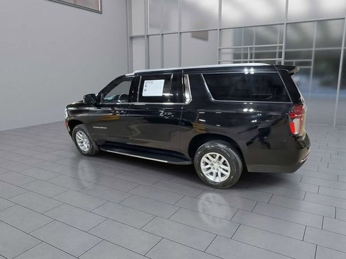 Used 2023 Chevrolet Suburban LT w/ Luxury Package image 6