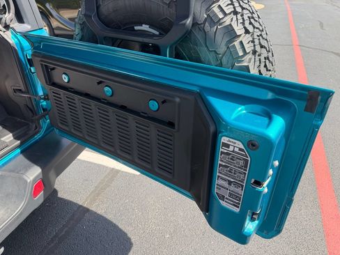 Used 2020 Jeep Wrangler Unlimited Rubicon w/ Steel Bumper Group AWD/4WD image 14
