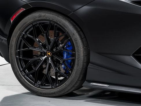 Used 2025 Lamborghini Revuelto AWD/4WD image 45