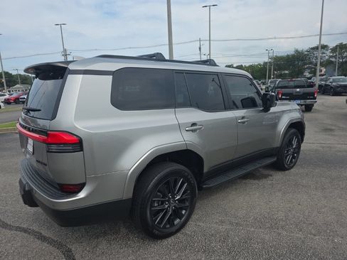 Used 2024 Lexus GX 550 w/ Cold Area Package AWD/4WD image 5