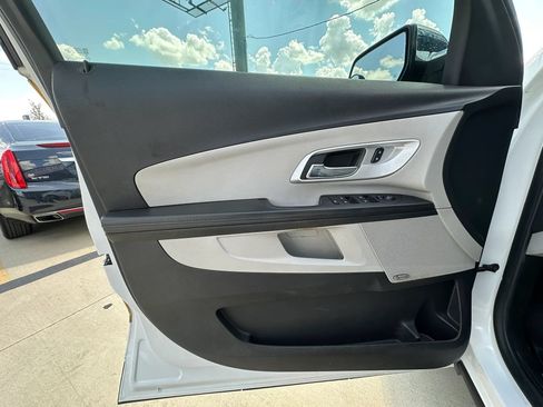 Used 2017 Chevrolet Equinox Premier w/ Enhanced Convenience Package FWD image 32