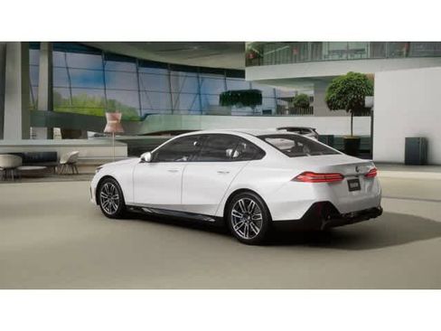 New 2026 BMW 530i image 2