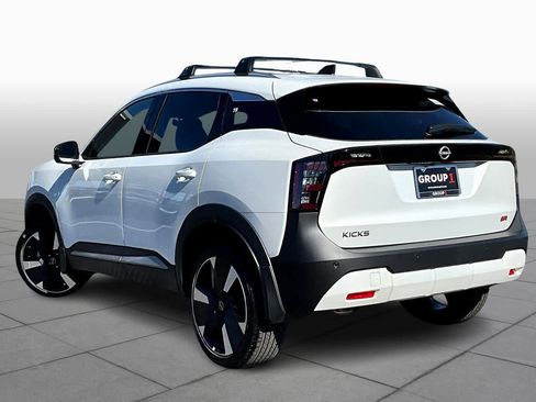 New 2026 Nissan Kicks SR image 12