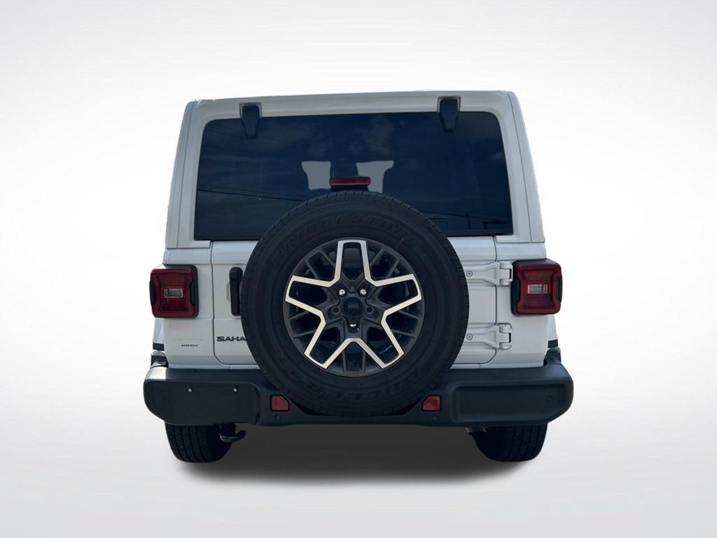 Used 2026 Jeep Wrangler Unlimited Sahara AWD/4WD image 8