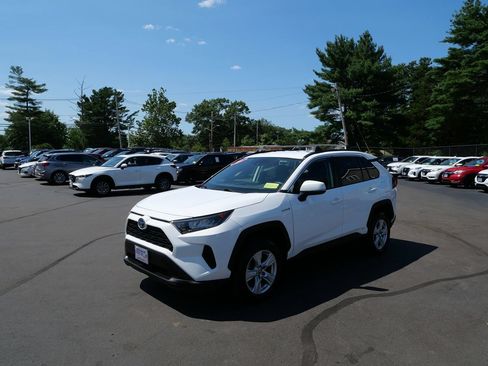 Used 2021 Toyota RAV4 LE AWD/4WD image 1