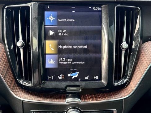 Used 2021 Volvo XC60 T5 Momentum w/ Premium Package image 13