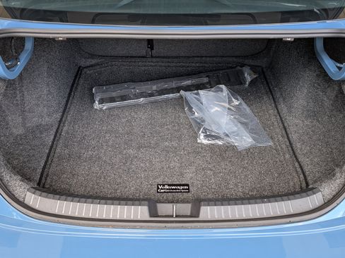 Used 2025 Volkswagen Jetta SE w/ Sunroof Package FWD image 19