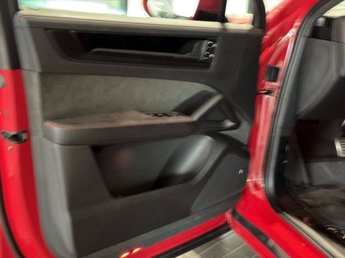 Certified 2025 Porsche Cayenne GTS AWD/4WD image 19