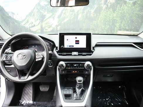 Certified 2025 Toyota RAV4 XLE AWD/4WD image 18