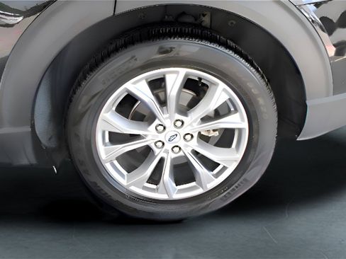 Used 2021 Ford Explorer Limited w/ Equipment Group 301A image 9