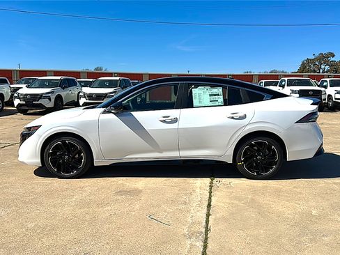 New 2026 Nissan Sentra SR w/ Floor Mat Package image 5