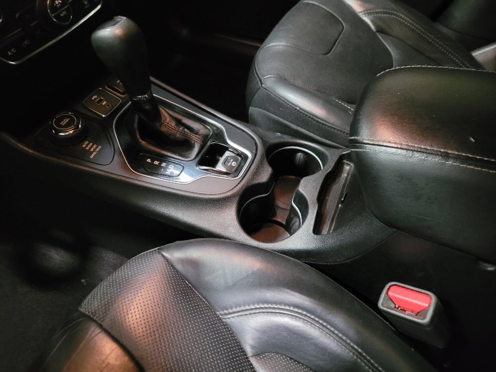 Used 2019 Jeep Cherokee Limited AWD/4WD image 26
