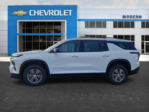 New 2026 Chevrolet Traverse LT image 2