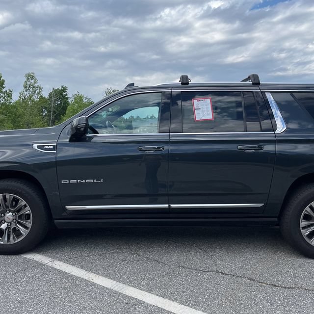 Used 2022 GMC Yukon XL Denali AWD/4WD image 4